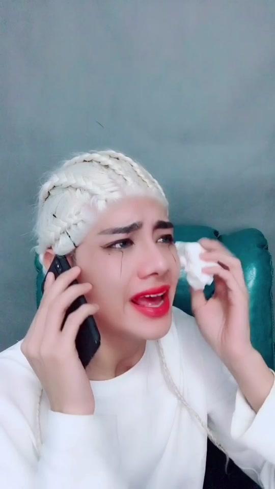 歪揪揪: 揪揪提醒大家一定要理智消费 很多女孩都是花了钱不认账的 你